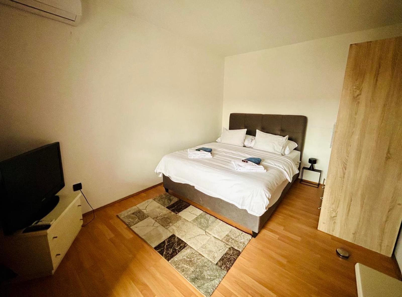 Fly By Suite - Zagreb Airport - 0-24H Self Check In&Out - Parking On Site Velika Gorica Eksteriør billede