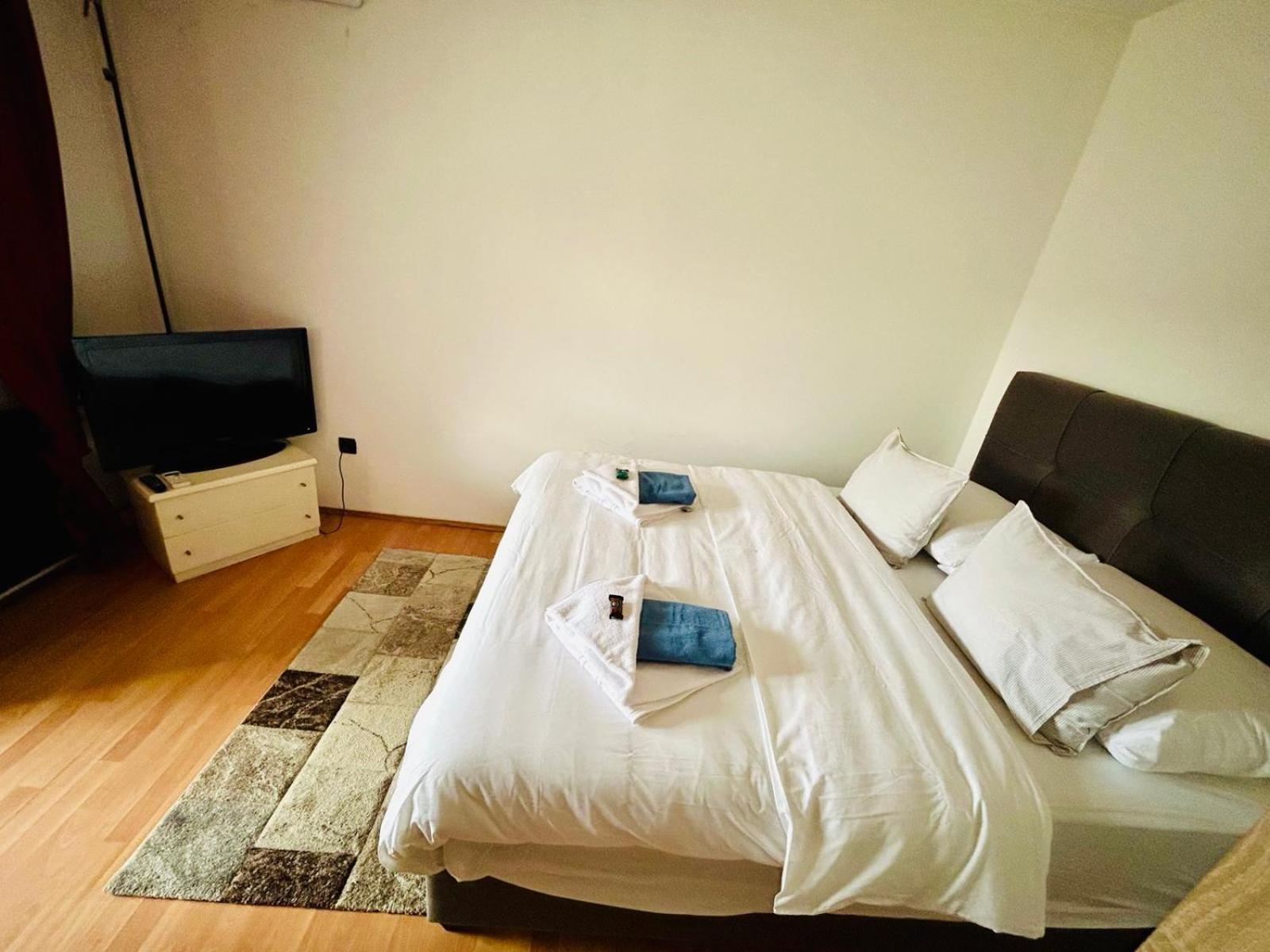 Fly By Suite - Zagreb Airport - 0-24H Self Check In&Out - Parking On Site Velika Gorica Eksteriør billede