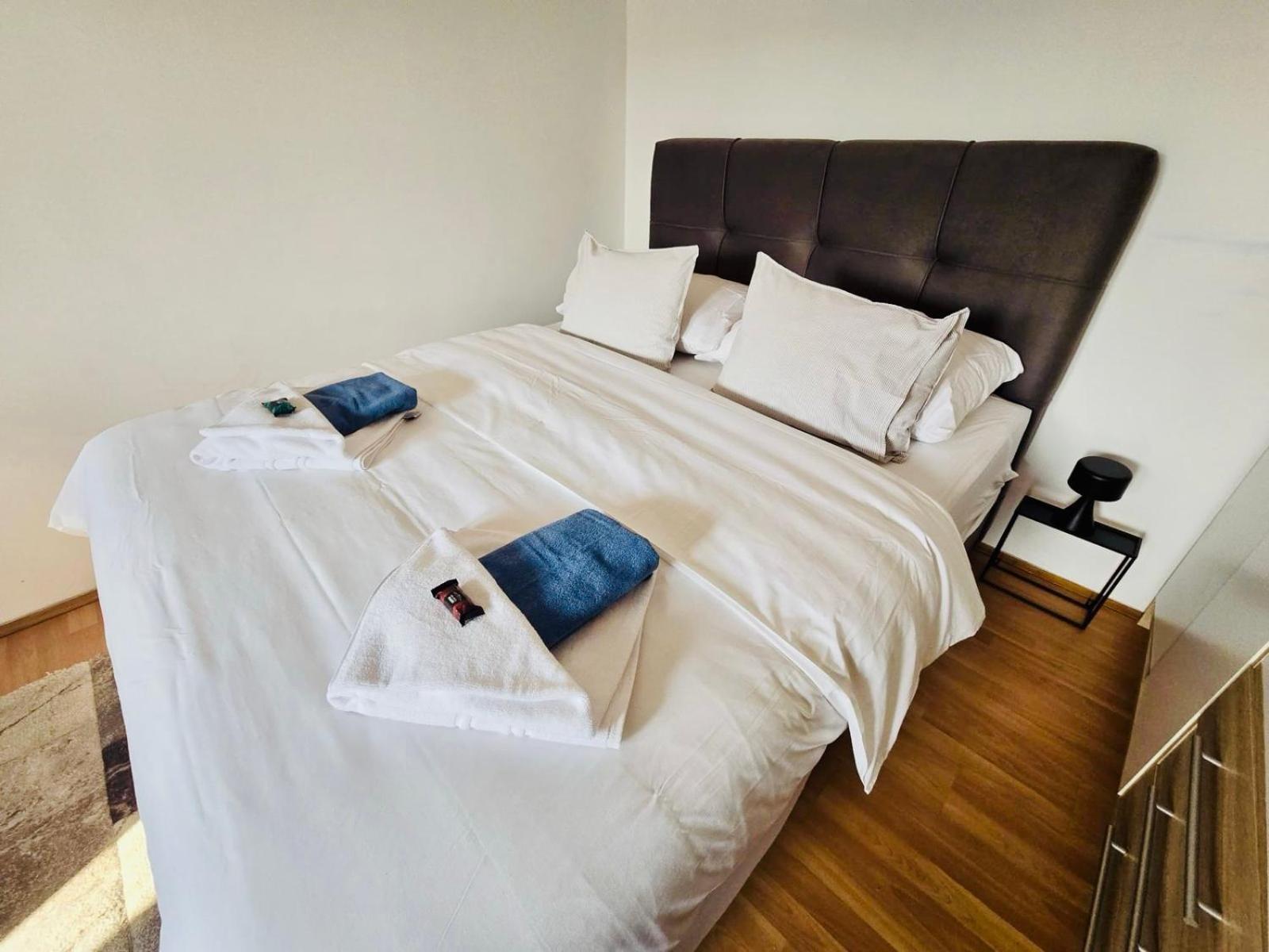 Fly By Suite - Zagreb Airport - 0-24H Self Check In&Out - Parking On Site Velika Gorica Eksteriør billede