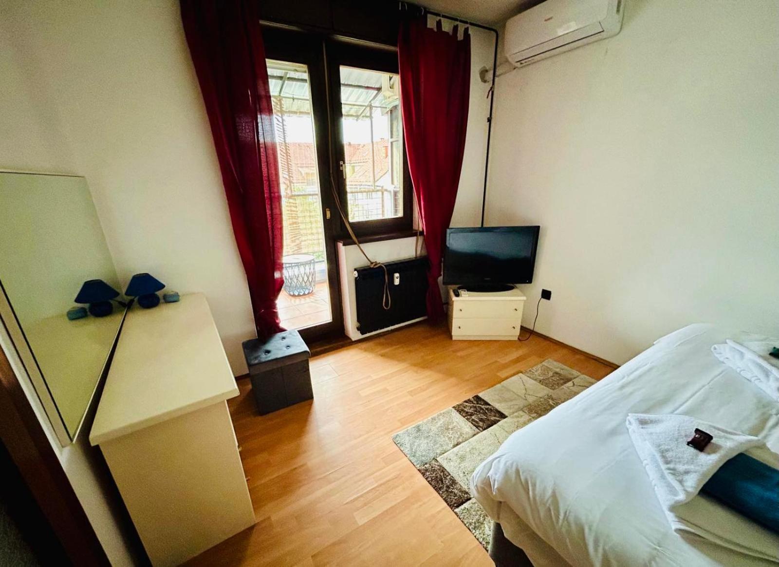Fly By Suite - Zagreb Airport - 0-24H Self Check In&Out - Parking On Site Velika Gorica Eksteriør billede