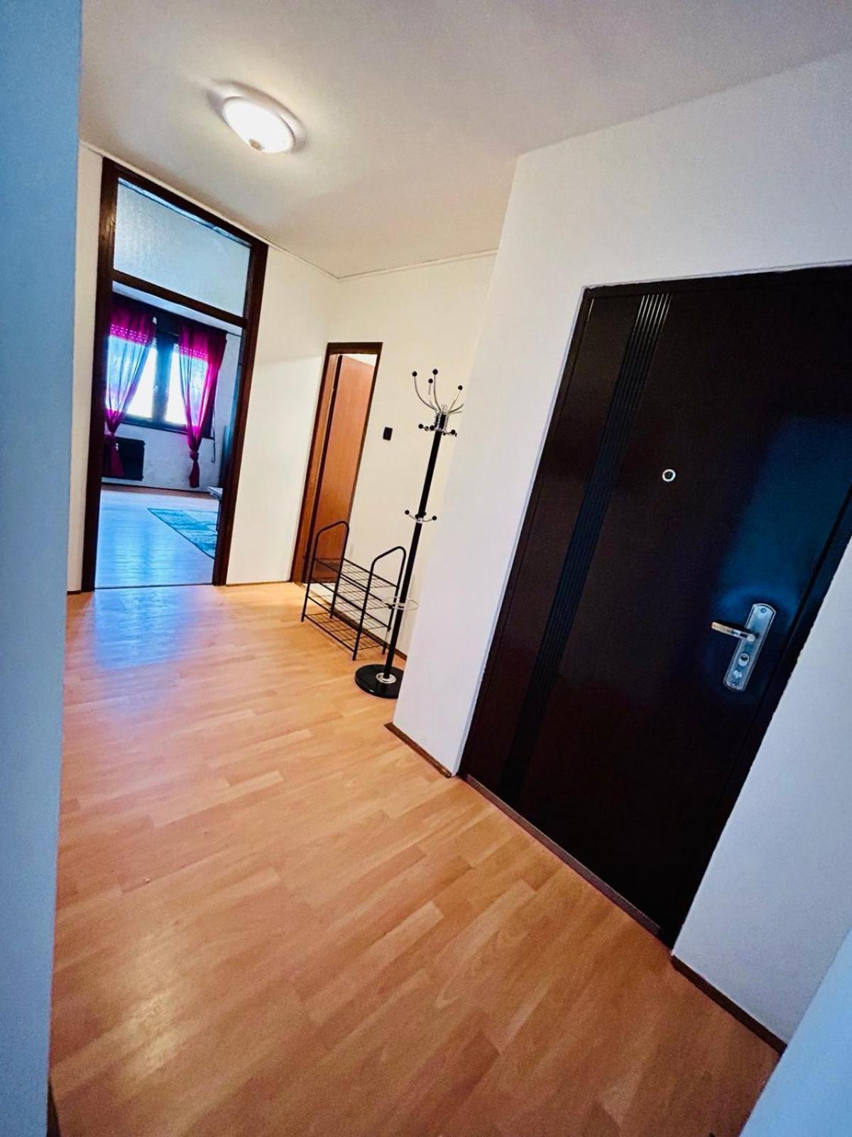Fly By Suite - Zagreb Airport - 0-24H Self Check In&Out - Parking On Site Velika Gorica Eksteriør billede
